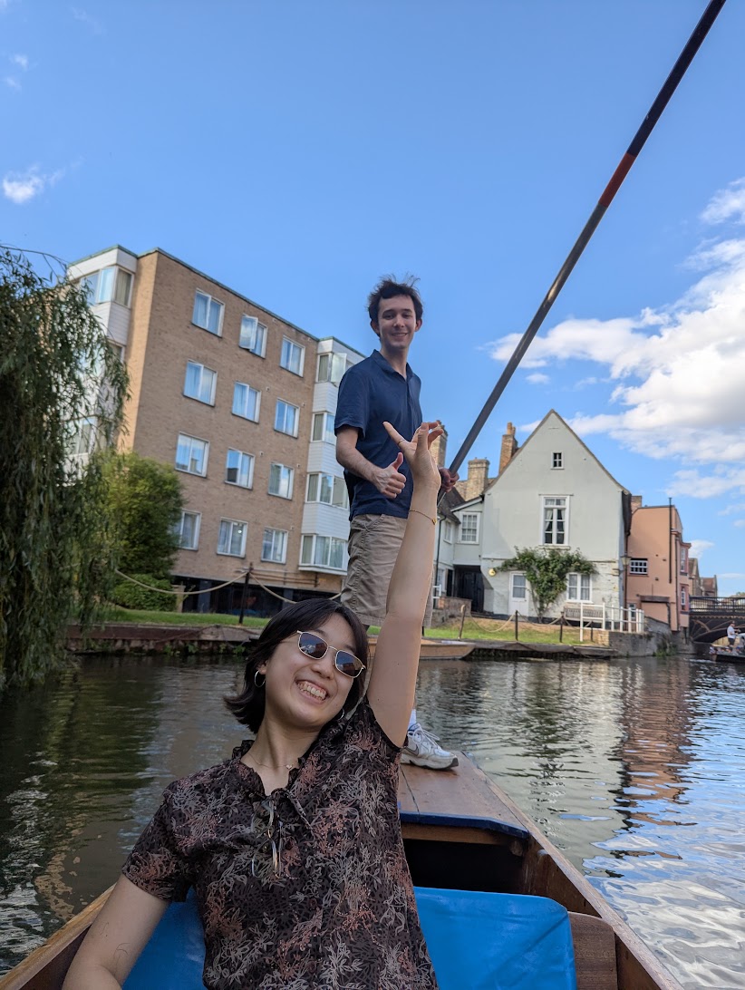 Jasmine and Jeremy punting together in Cambridge.